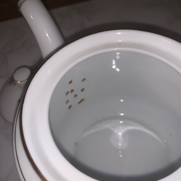 Vintage Made in Taiwan Tea Pot - Picture 8 of 12